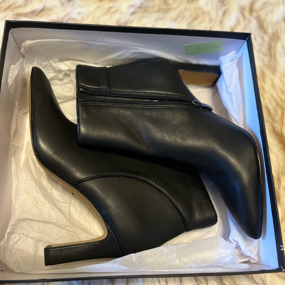 Brand New Steve Madden Jenn Soft Butter Genuine Leather Booties Boots 8 1/2